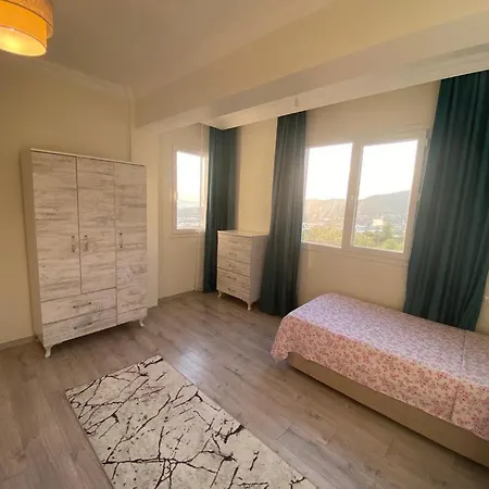 Apartament Azize 4 *
